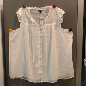 New with tags. Never worn. Torrid sleeveless blouse. Size 3.